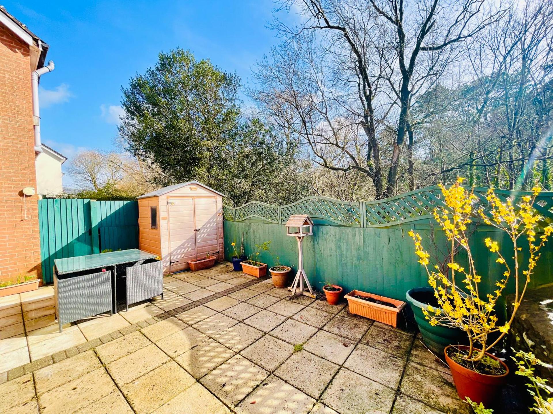 Tanglewood Close, 3 Bedroom house, Abergavenny with private parking,