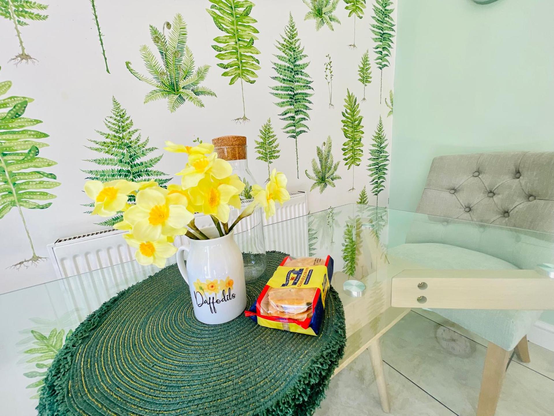 Tanglewood Close, 3 Bedroom house, Abergavenny with private parking,