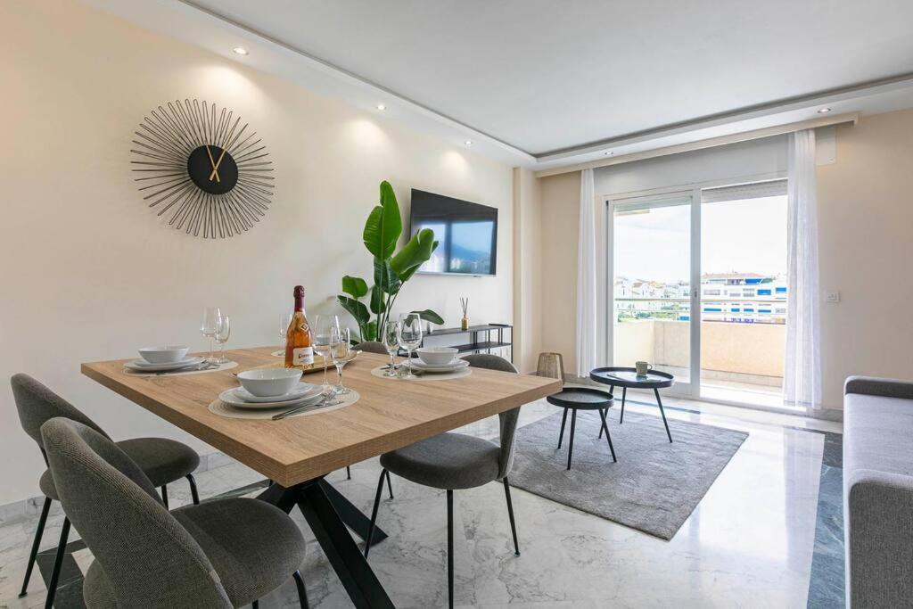 Spacious and luxurious apartment in Puerto Banus