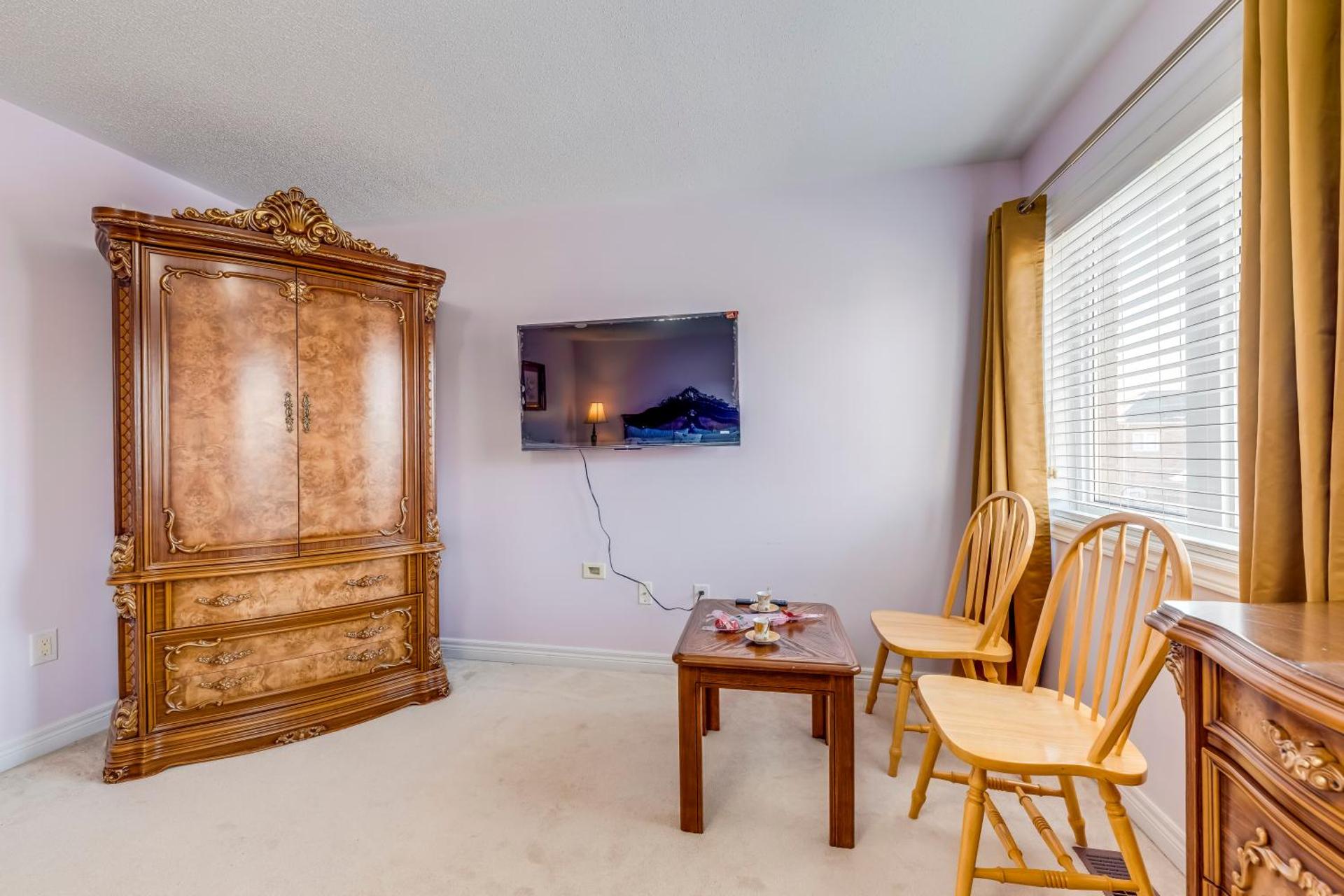 Avid vacation palace in Castlemore , Brampton