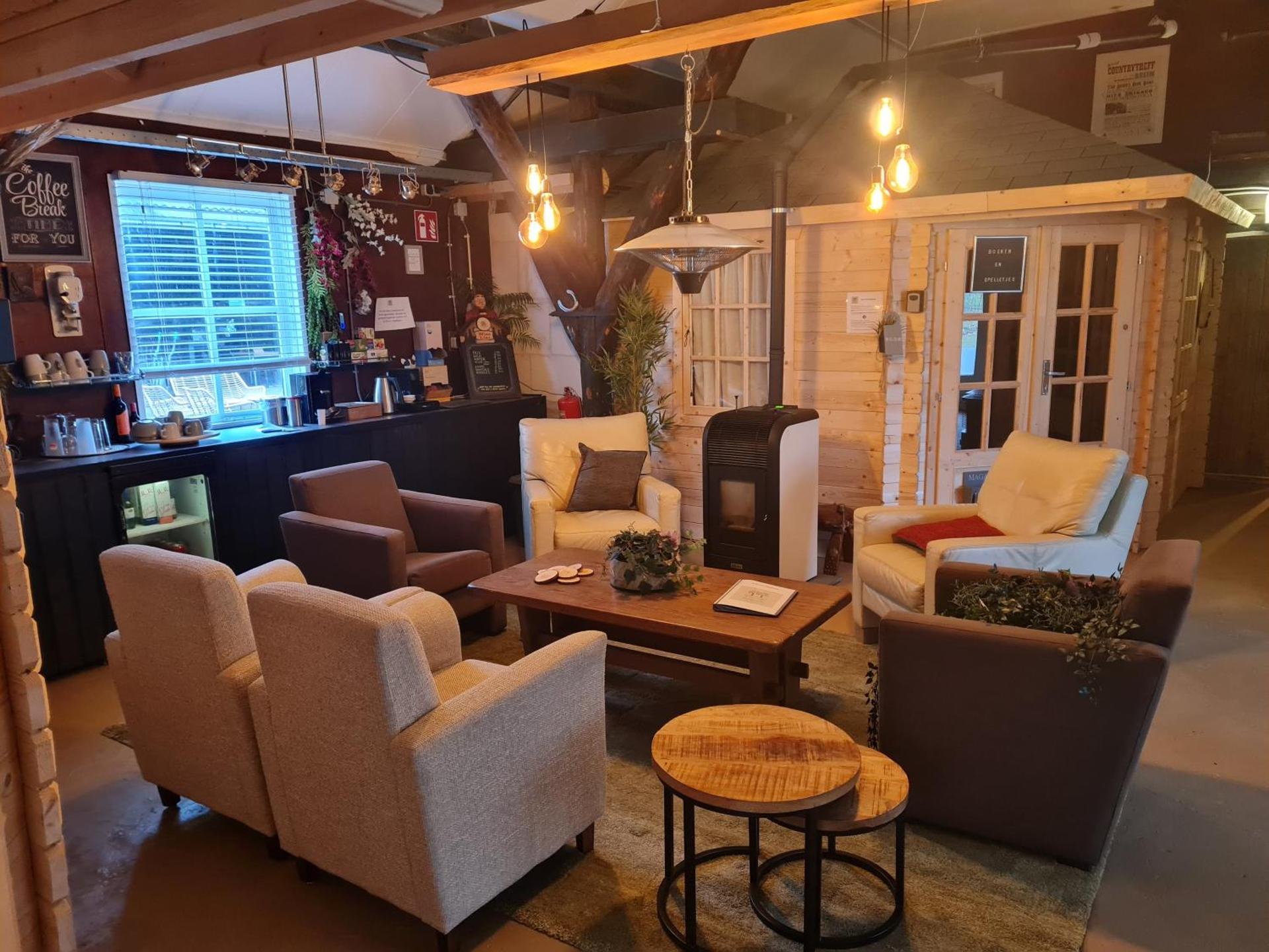 Communal lounge/ TV room