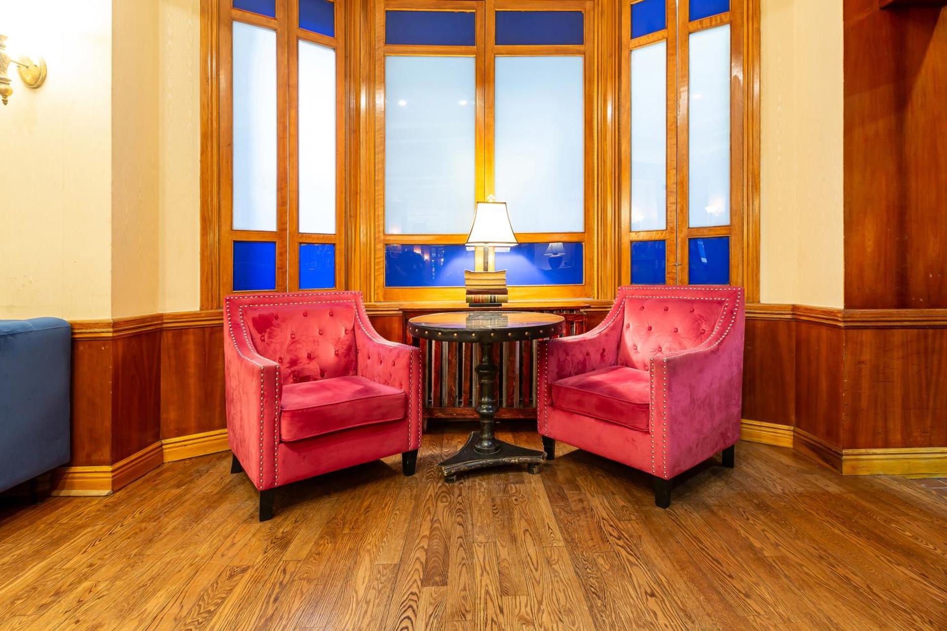 Communal lounge/ TV room