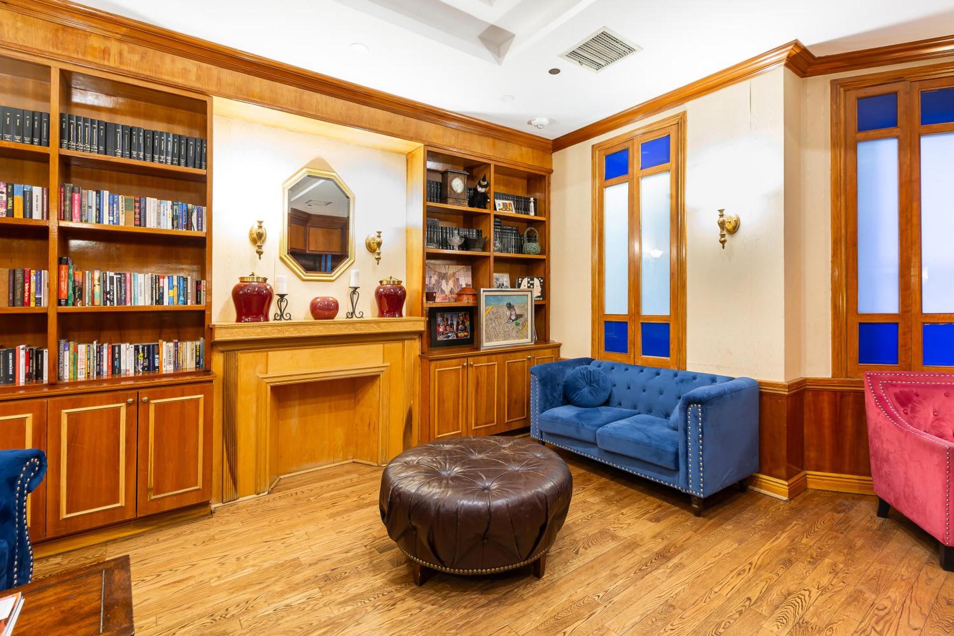 Communal lounge/ TV room