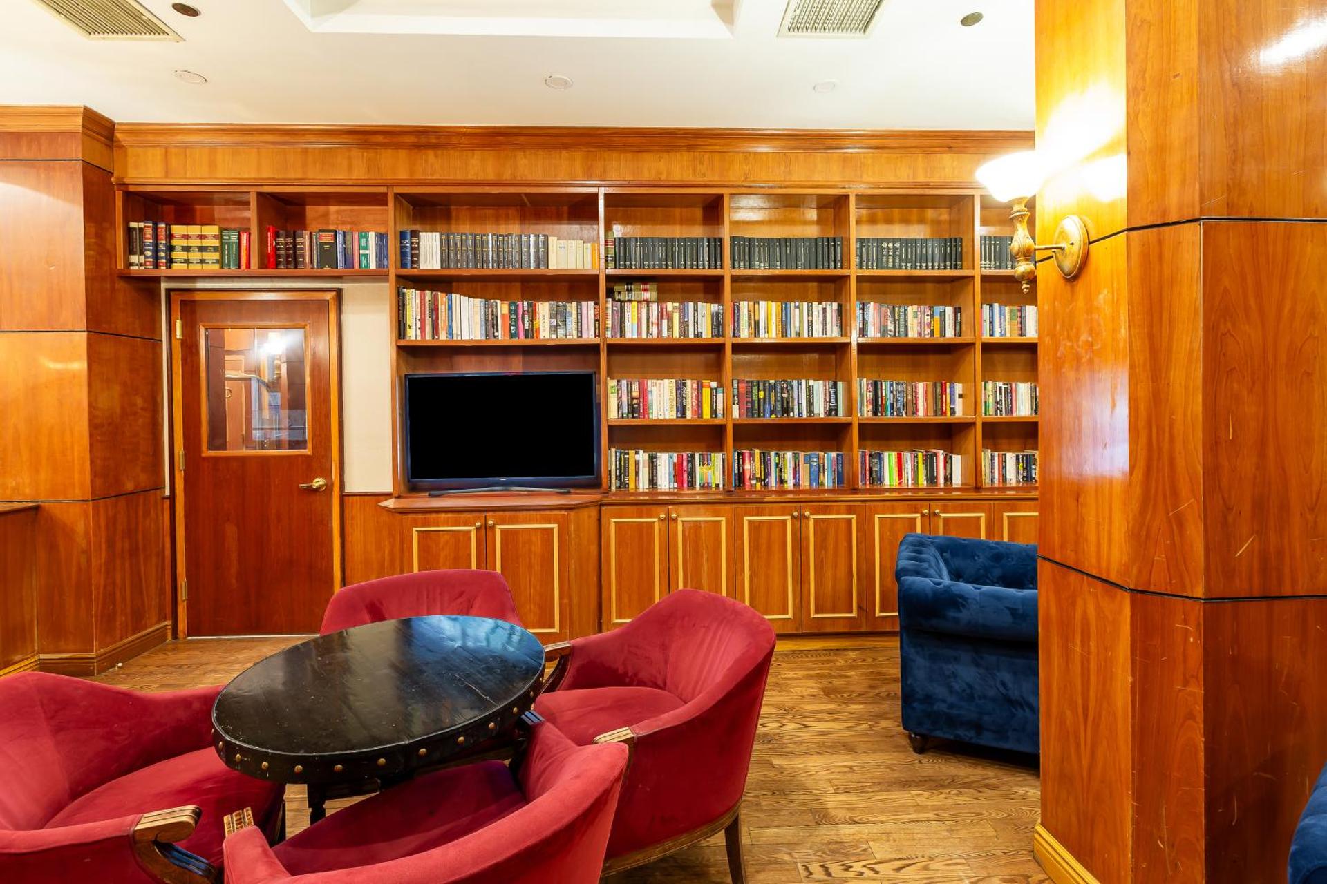 Communal lounge/ TV room