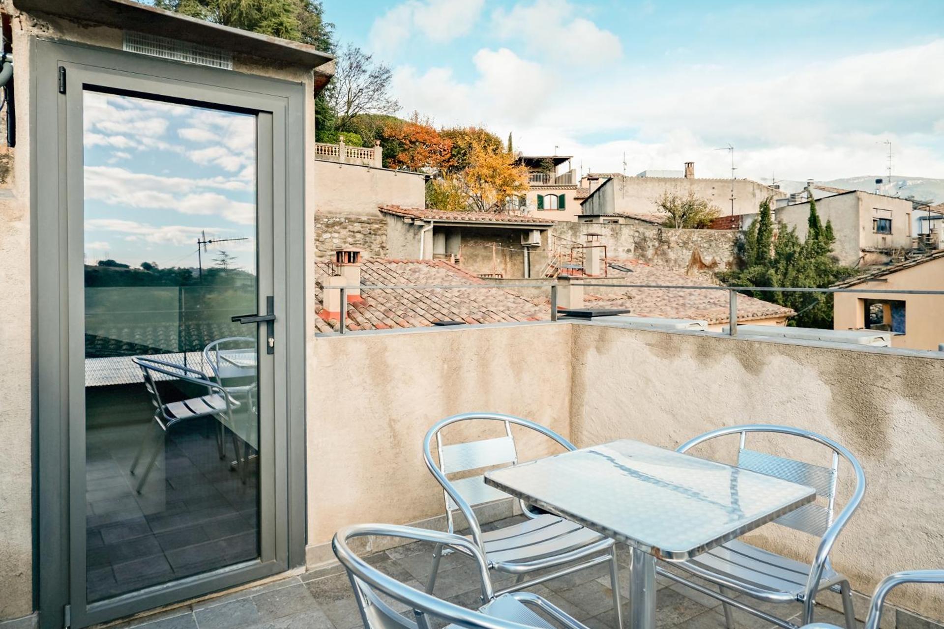 El Call, Àtic con vistas al puente de Besalú