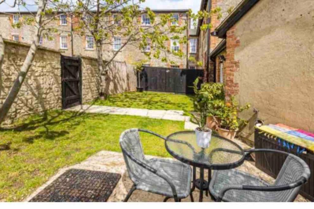 Large historic family home nr Longleat and Bath