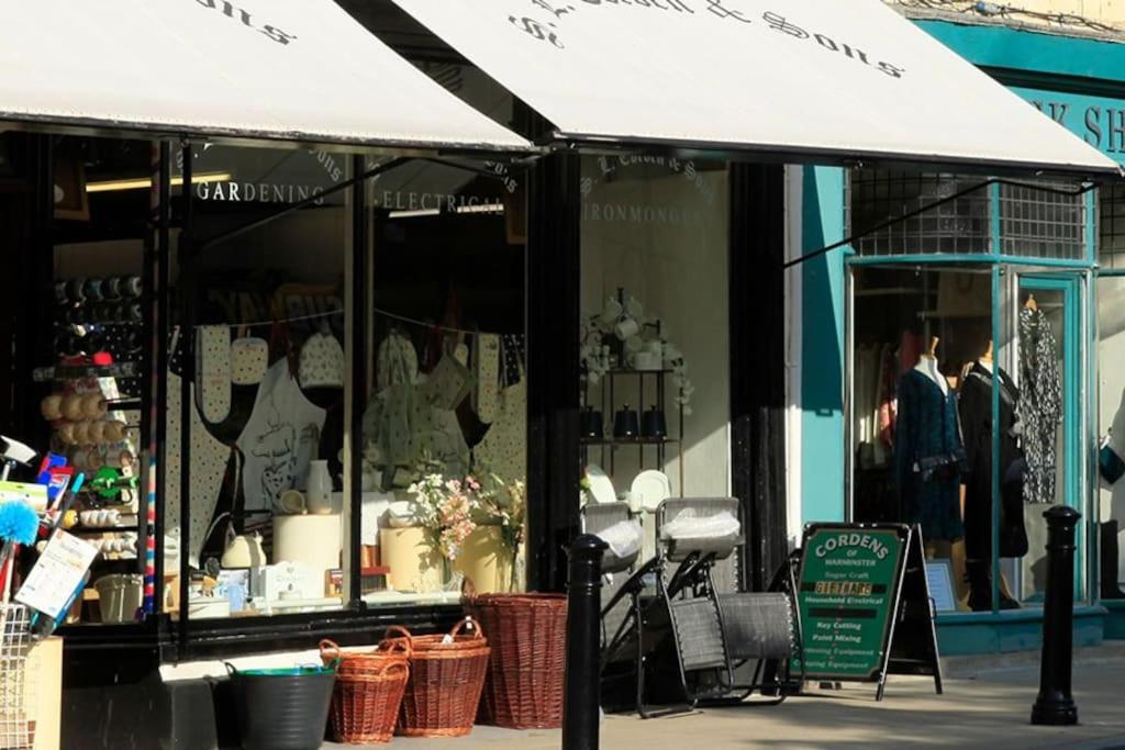 Large historic family home nr Longleat and Bath