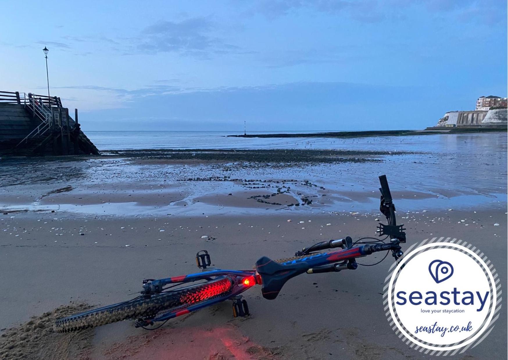 Luna's Seaview Apartment Sleeps 4 Parking Beach