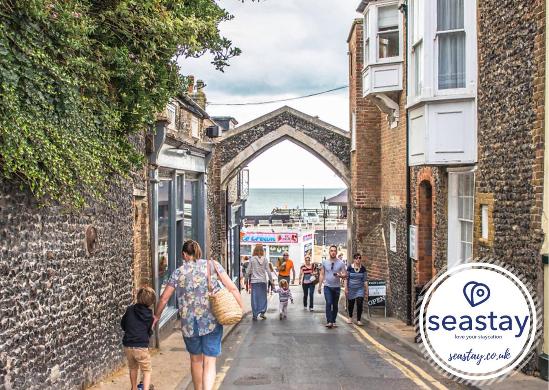 Luna's Seaview Apartment Sleeps 4 Parking Beach