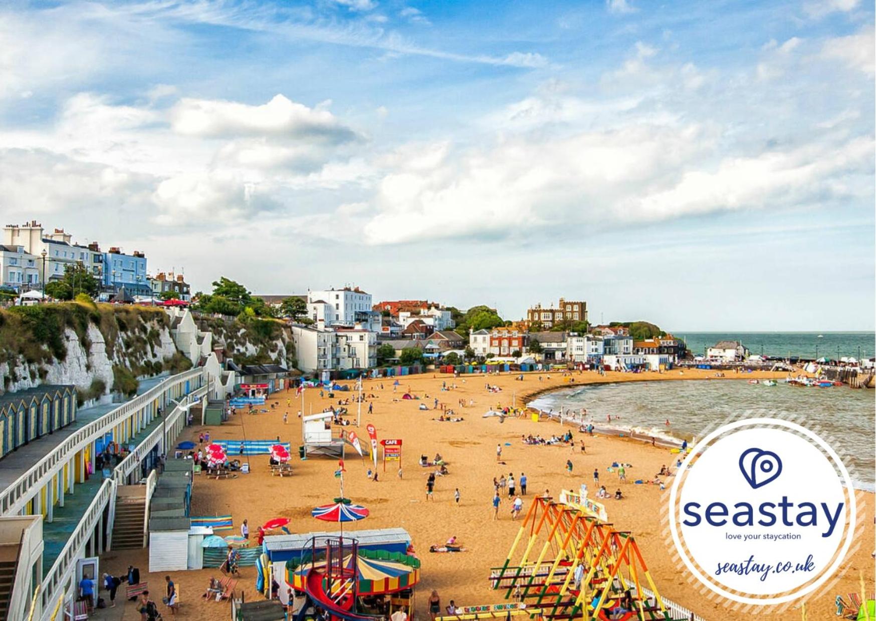 Luna's Seaview Apartment Sleeps 4 Parking Beach