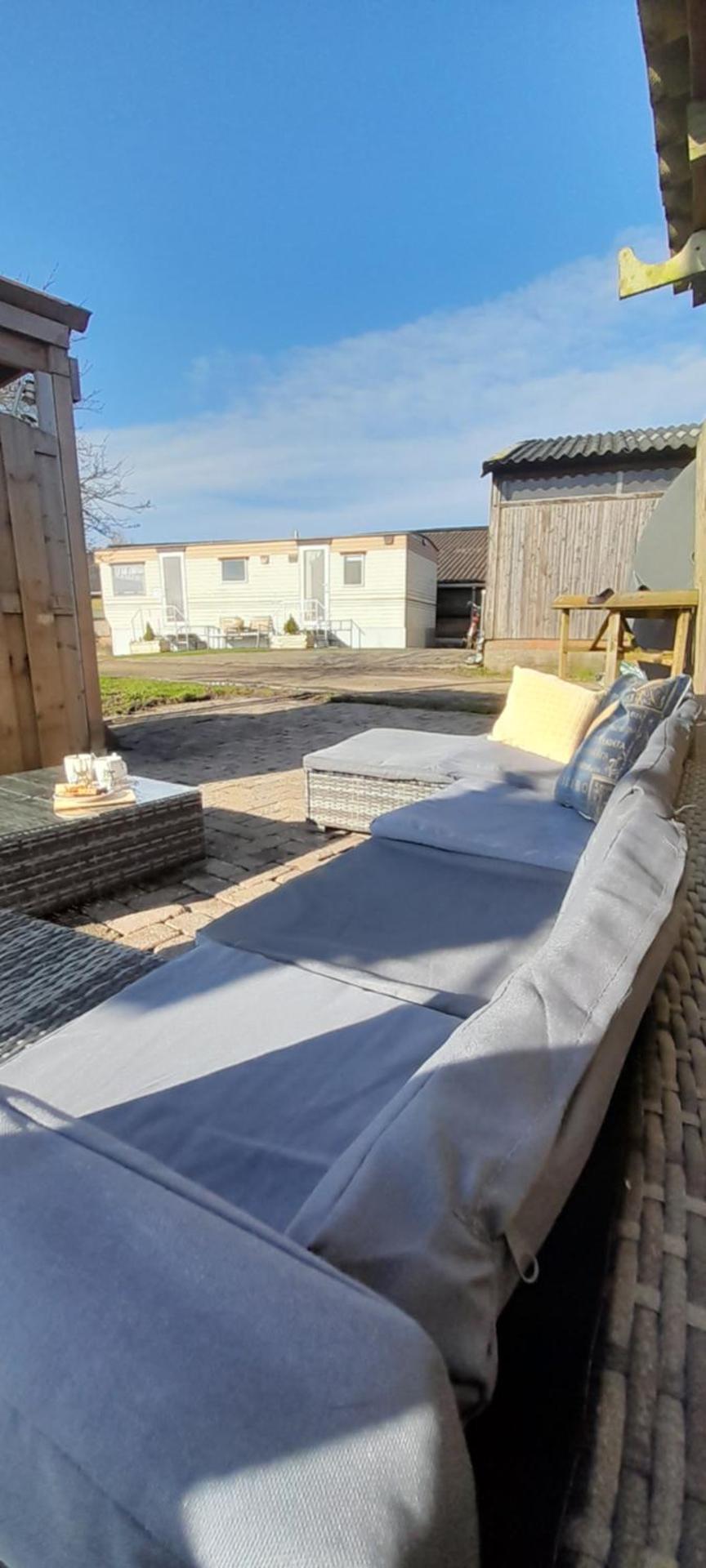 Stacaravan op de paardenboerderij Sneek