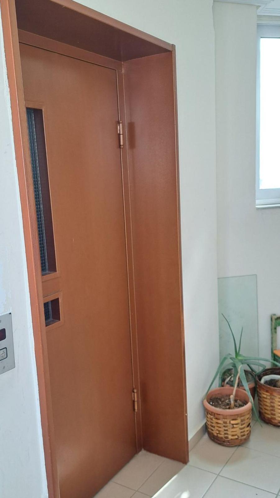 Central location! Spacious 2 bdrm with balcony