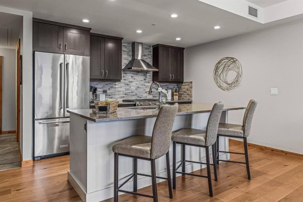 Spring Creek Spacious Luxury King One Bedroom plus Den at White Spruce Lodge