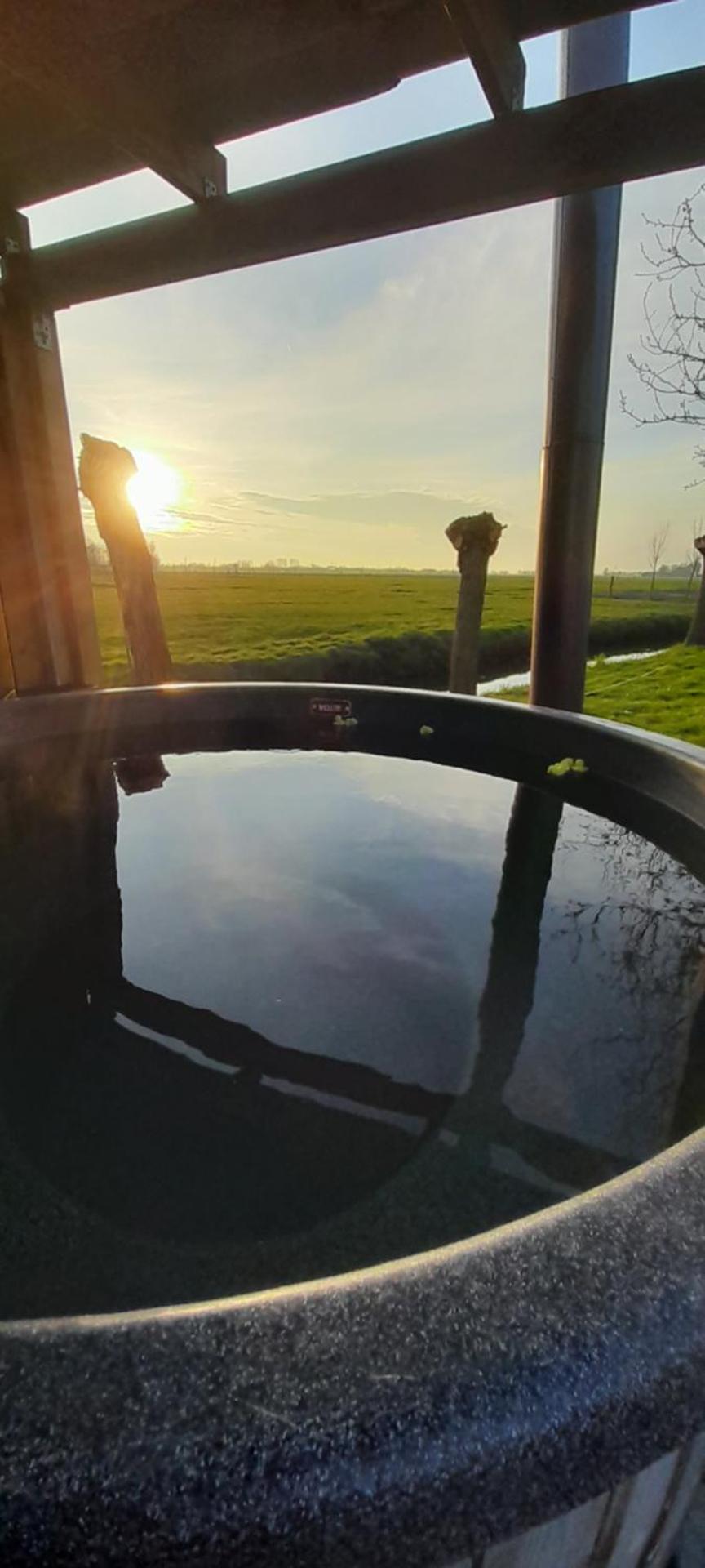 Stacaravan op de paardenboerderij Sneek