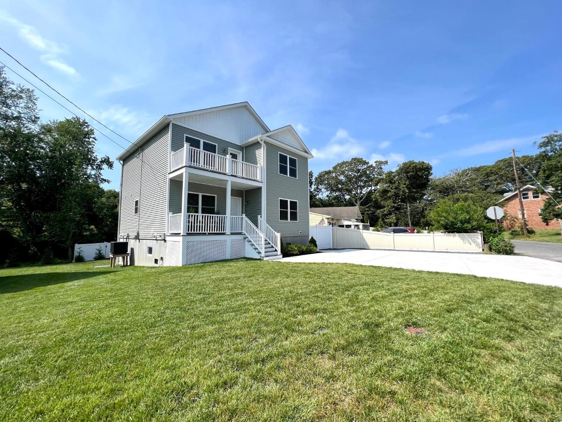 Beach House Cape May just 1 block from the Bay & a Short 5 minutes walk, Sleeps 19