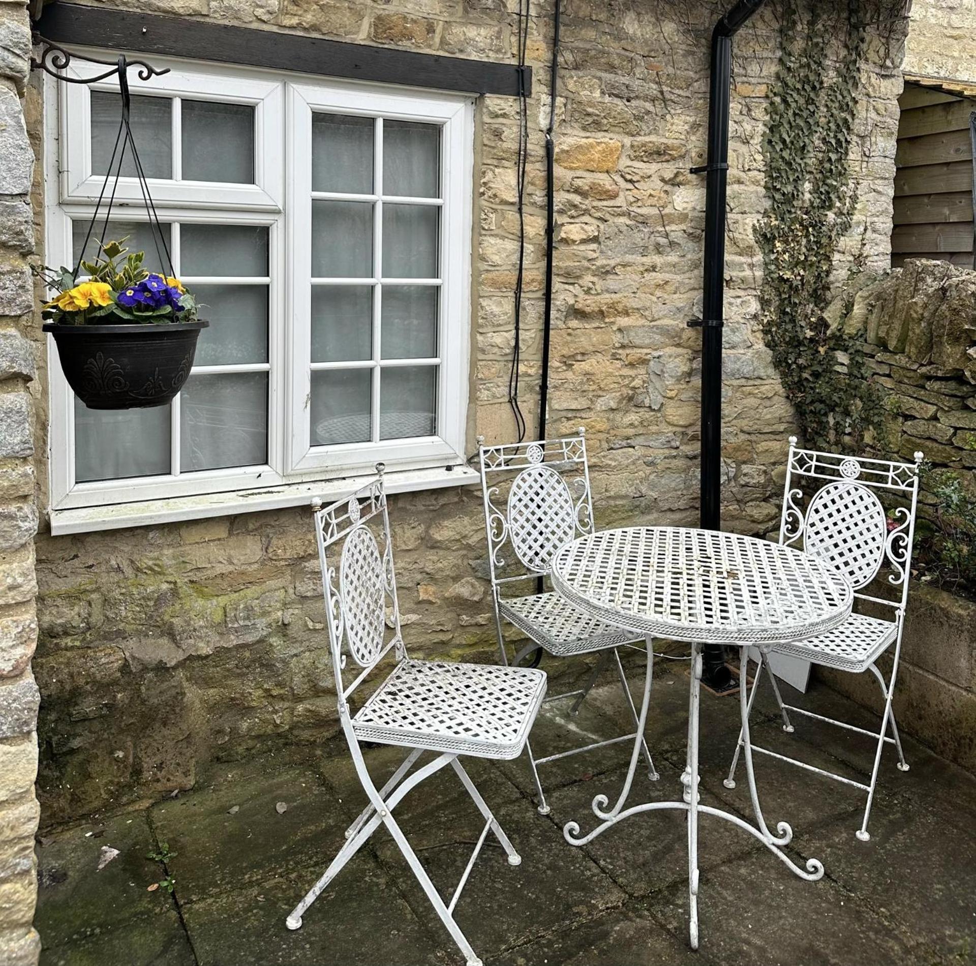 Cotswolds Cozy Cottage Retreat - pet friendly