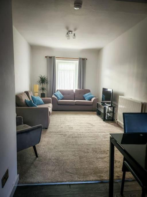 Central 2-bedroom bunglow with double sofa bed
