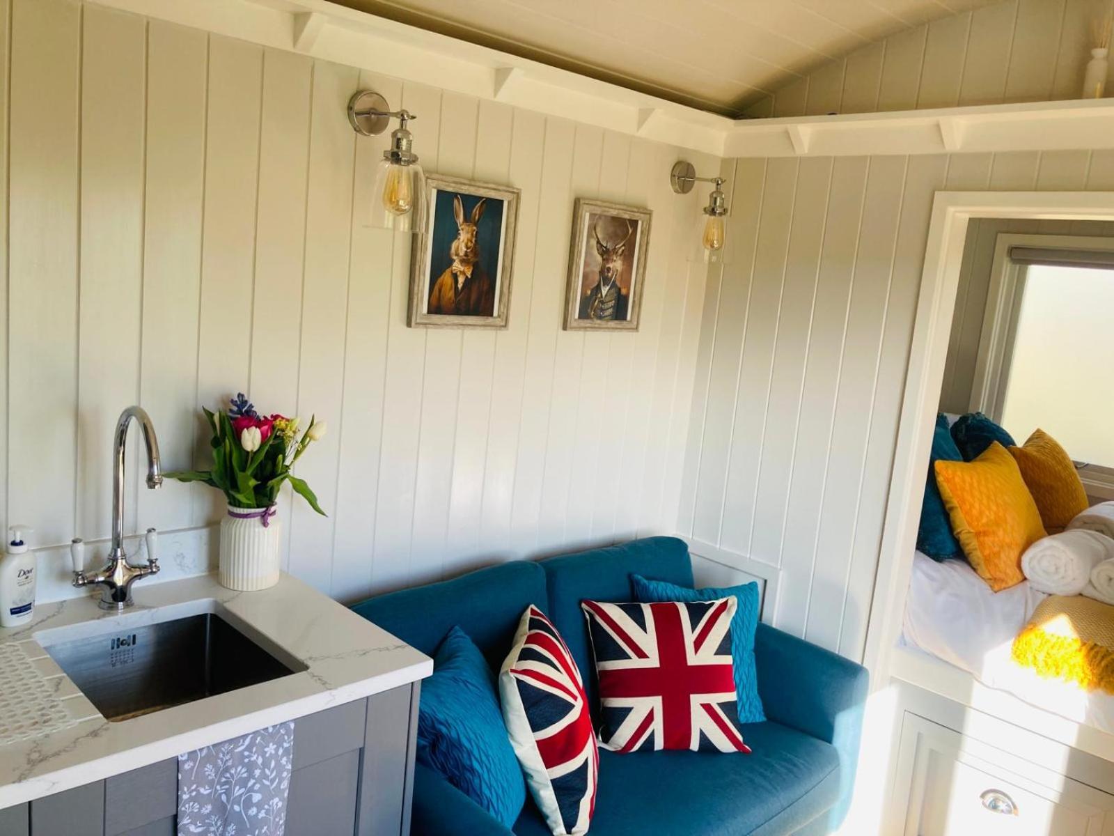 Whiskers and Woods Shepherd Hut