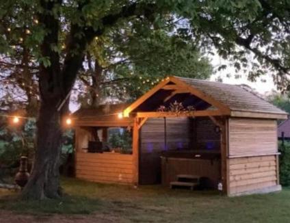 Whiskers and Woods Shepherd Hut