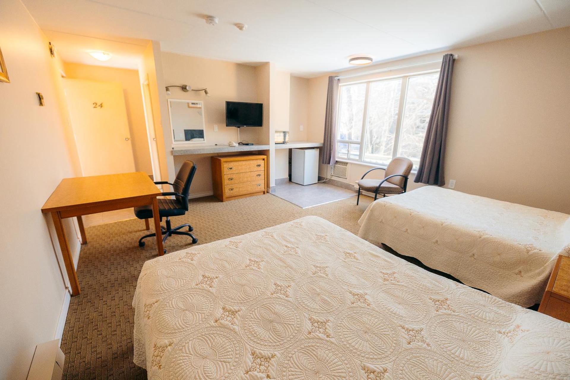 Clarkson Village Motel, 1815 Lakeshore Rd West Mississauga