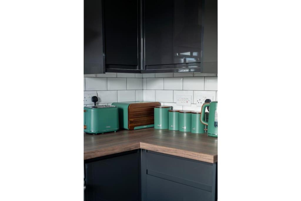 Towpath Gardens Apartment (Free Parking and Central)