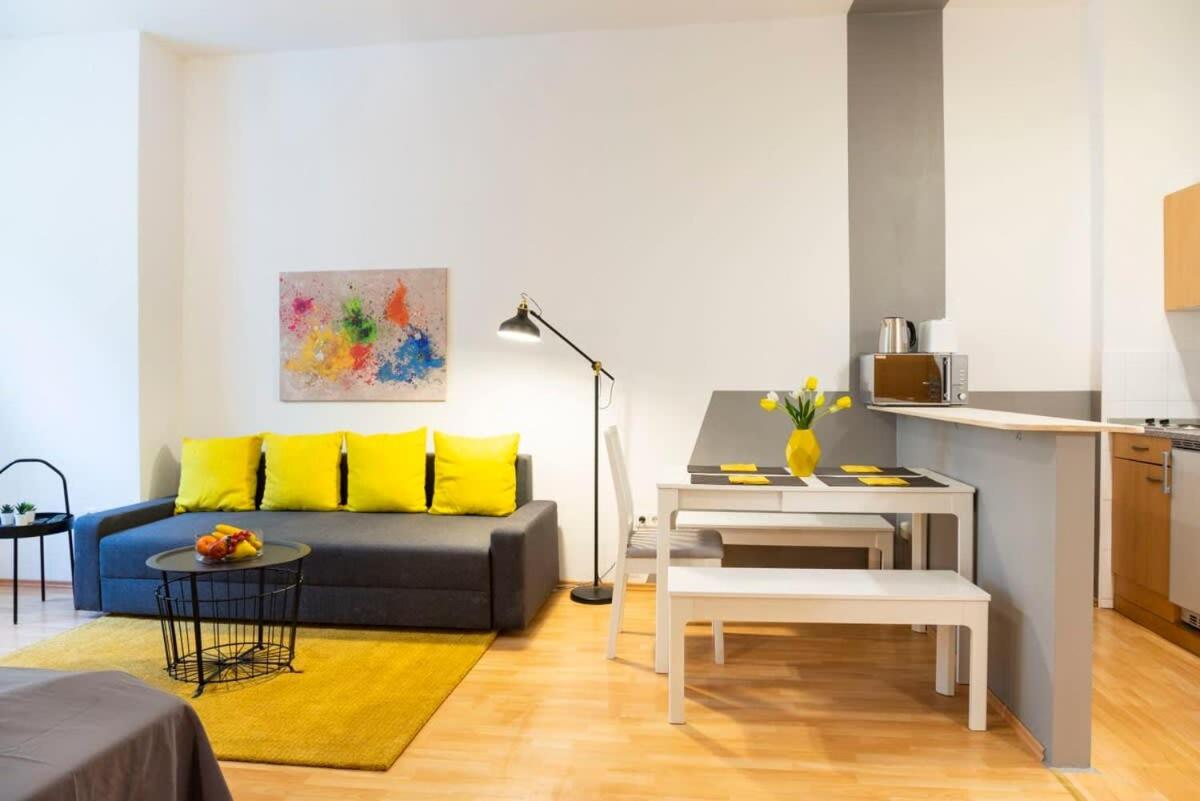 Cozy 2 room apartment next to Hermannstraße