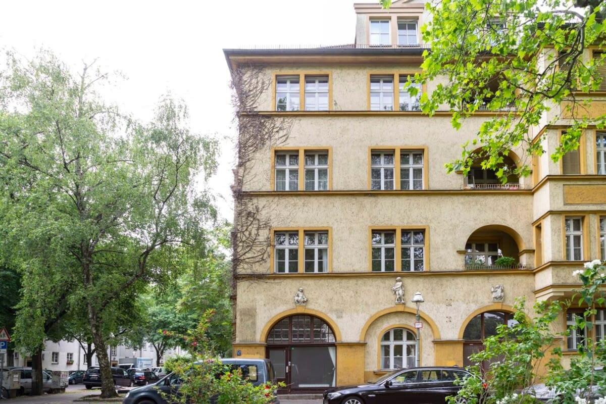 Stylish Loft Apartment plus SelfCheckIn plus Street Parking