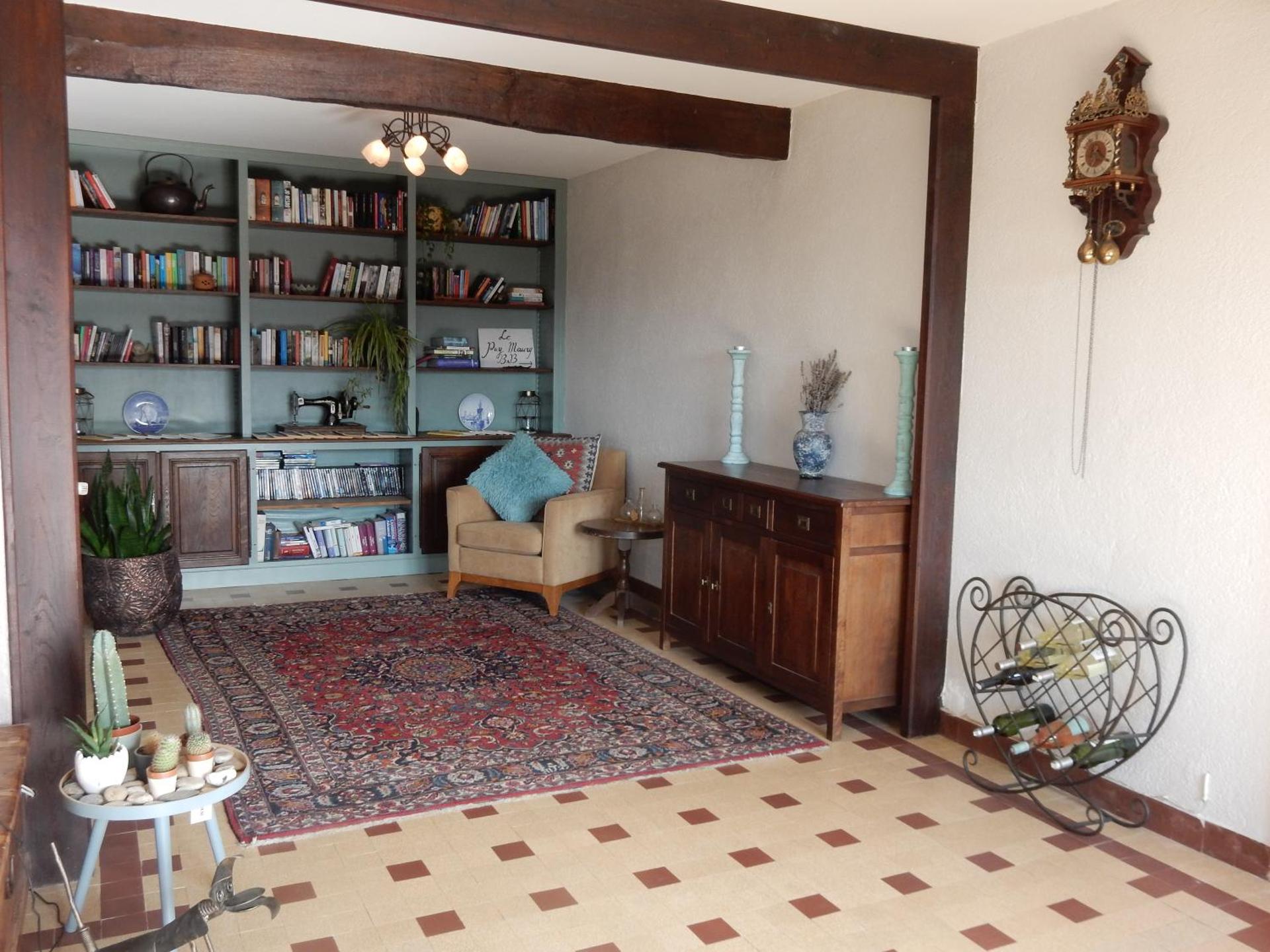 Communal lounge/ TV room