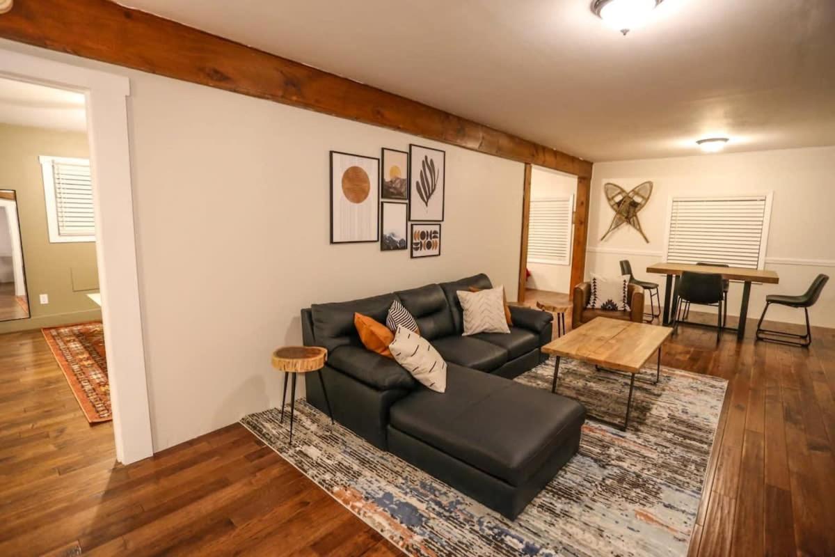 Modern & Cozy Getaway House near Conway lake - Pet Friendly