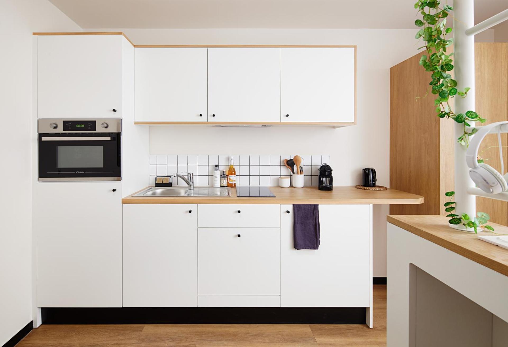 Kitchen or kitchenette