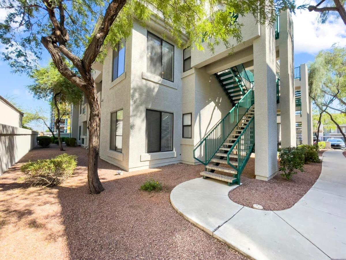 2BR Kierland Commons Golf Oasis by CozySuites!