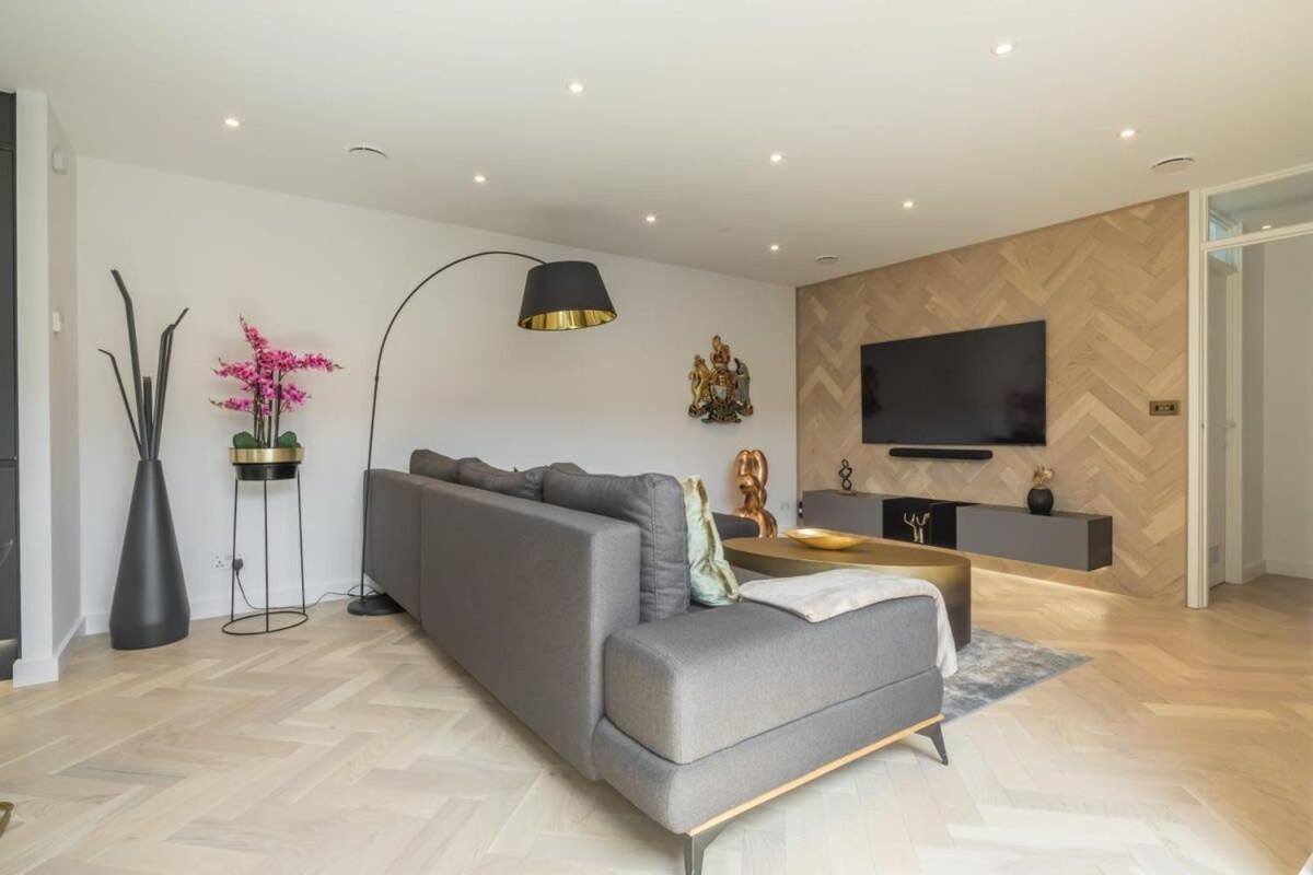 Luxury 2 Bedroom Apartment with AC and Parking