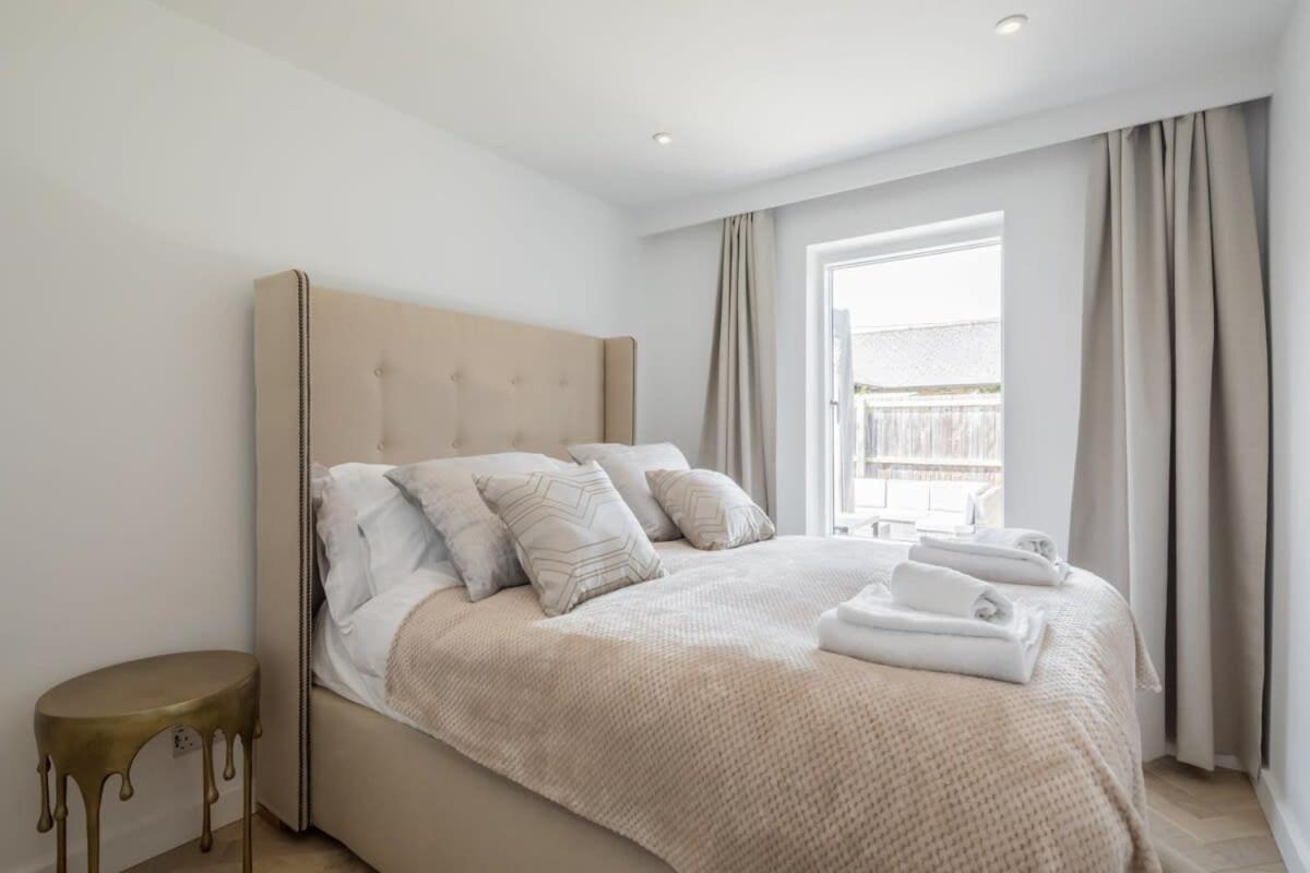 Luxury 2 Bedroom Apartment with AC and Parking