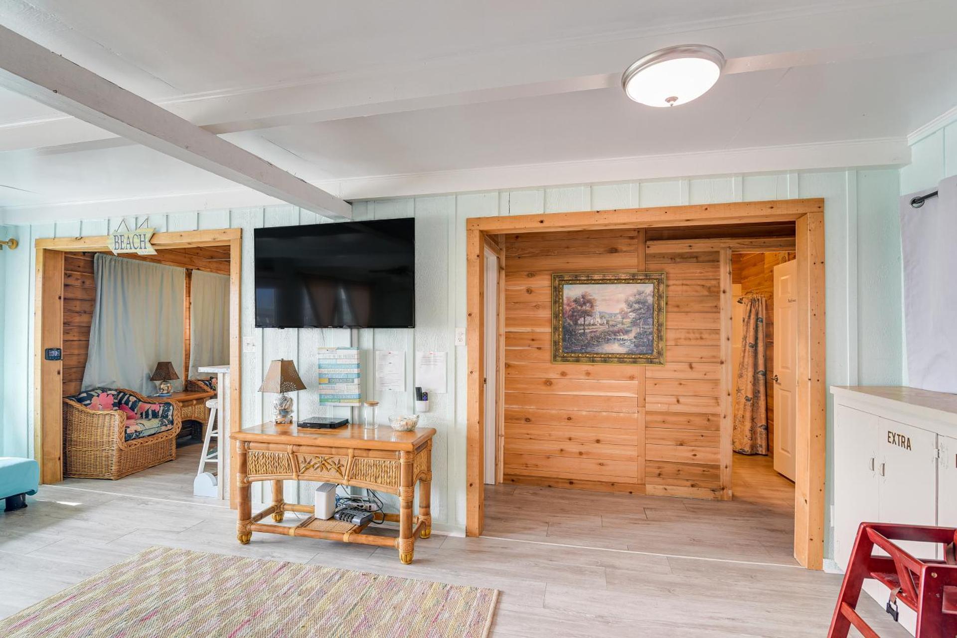 Walk to Shore Freeport Beach House with Grill!