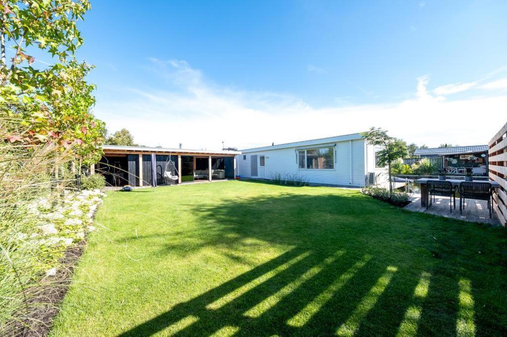 New- Private Cosy Houseboat, on a lake near Amsterdam