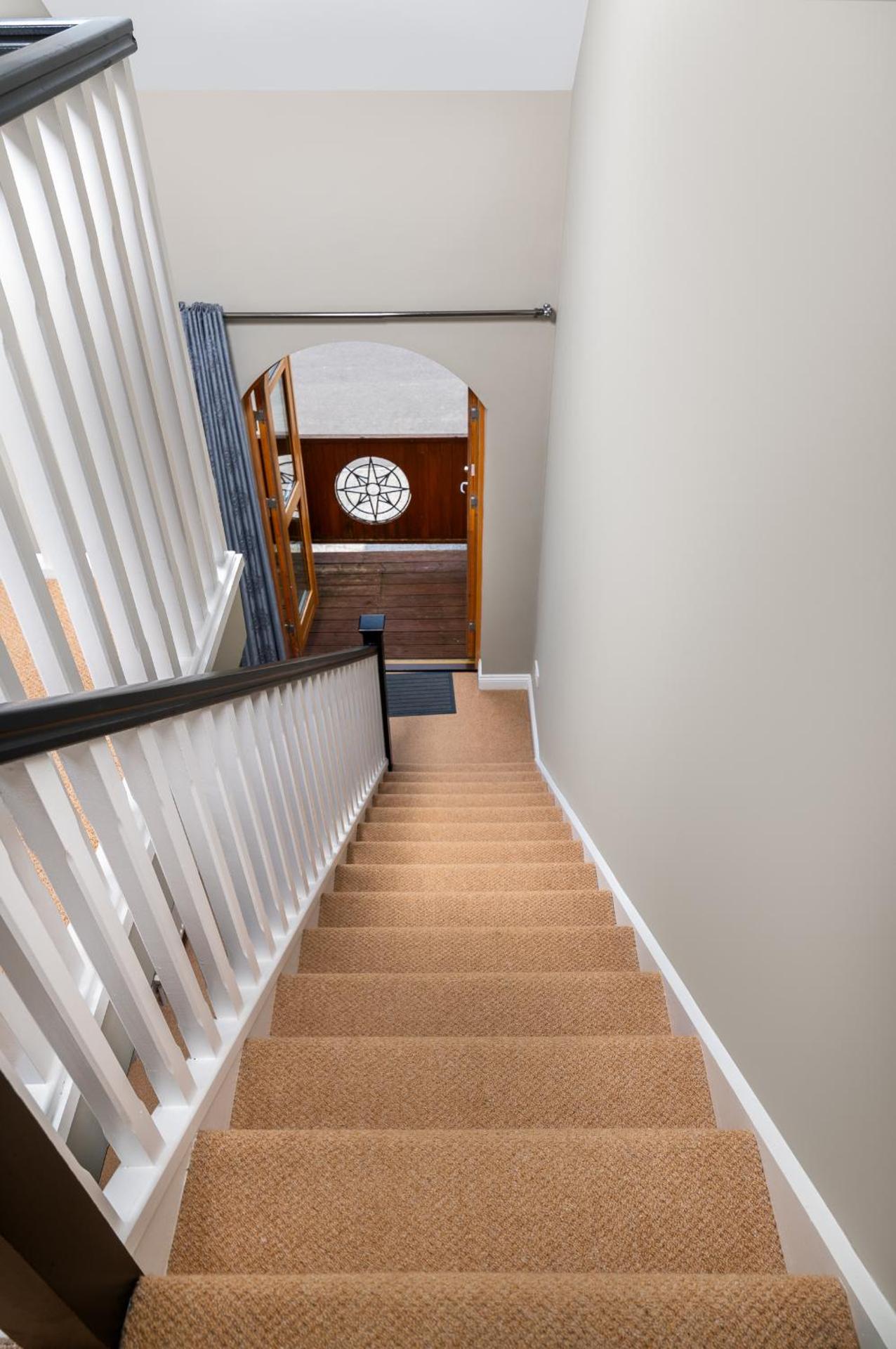 Shannonside - Stylish 5 Bed Marina home & 40ft mooring