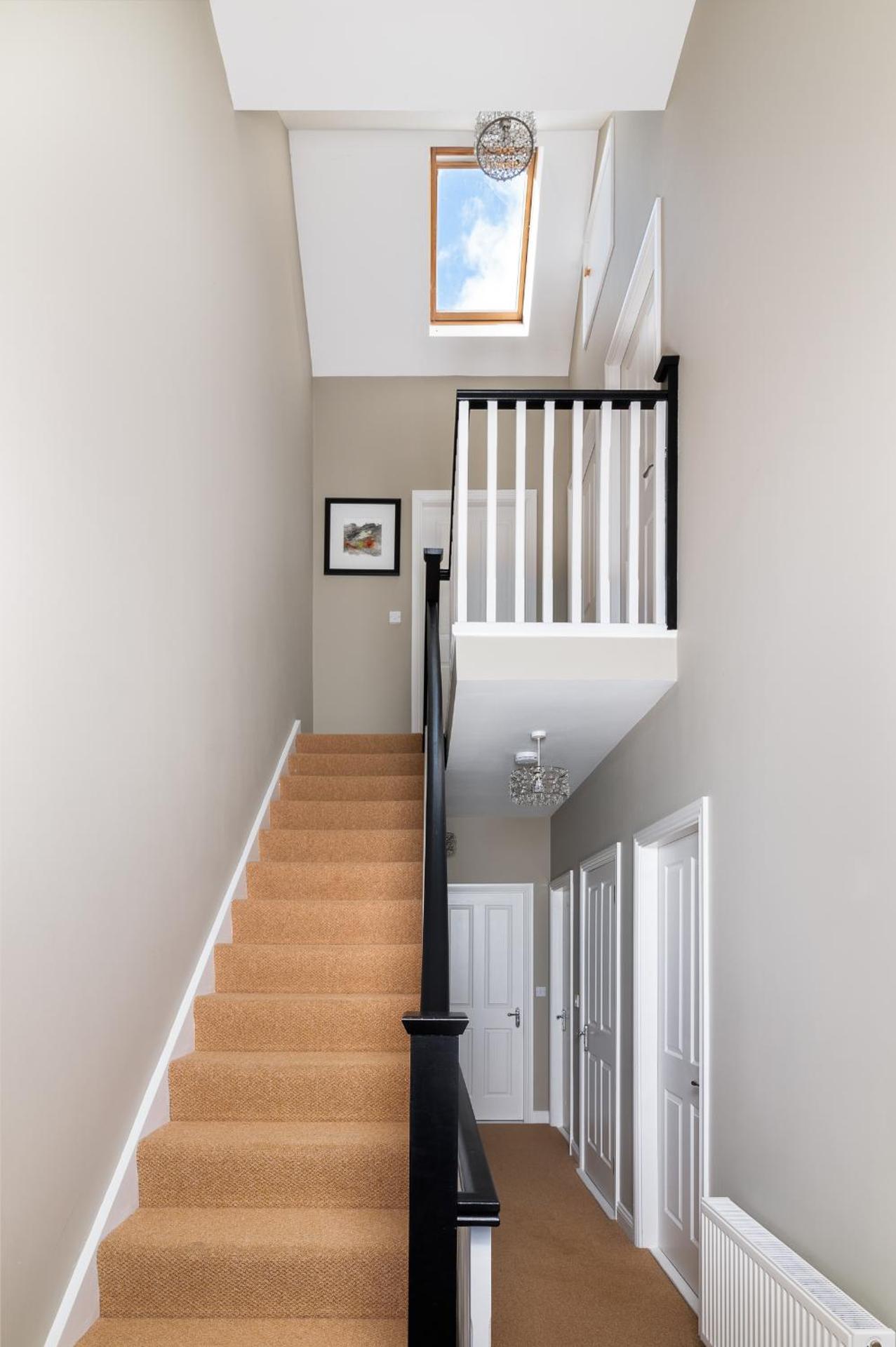 Shannonside - Stylish 5 Bed Marina home & 40ft mooring