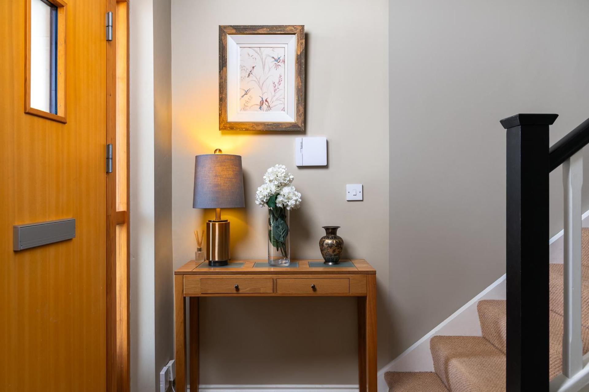 Shannonside - Stylish 5 Bed Marina home & 40ft mooring