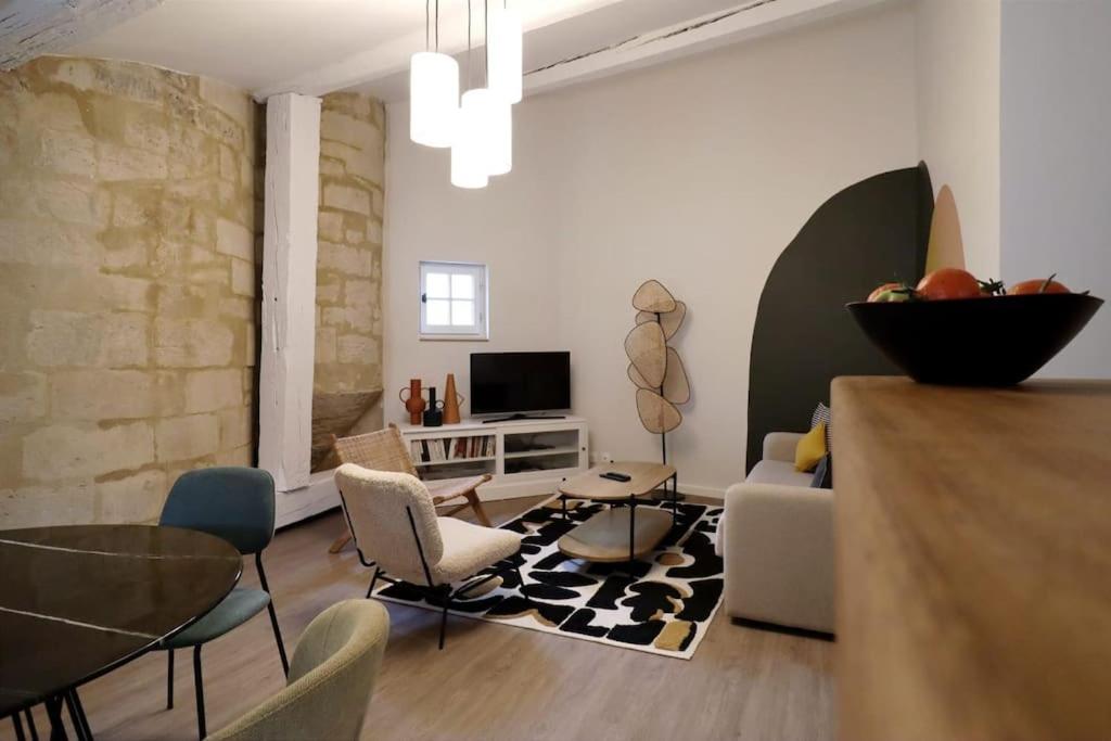 Uzès la Tour Médiévale Centre Historique