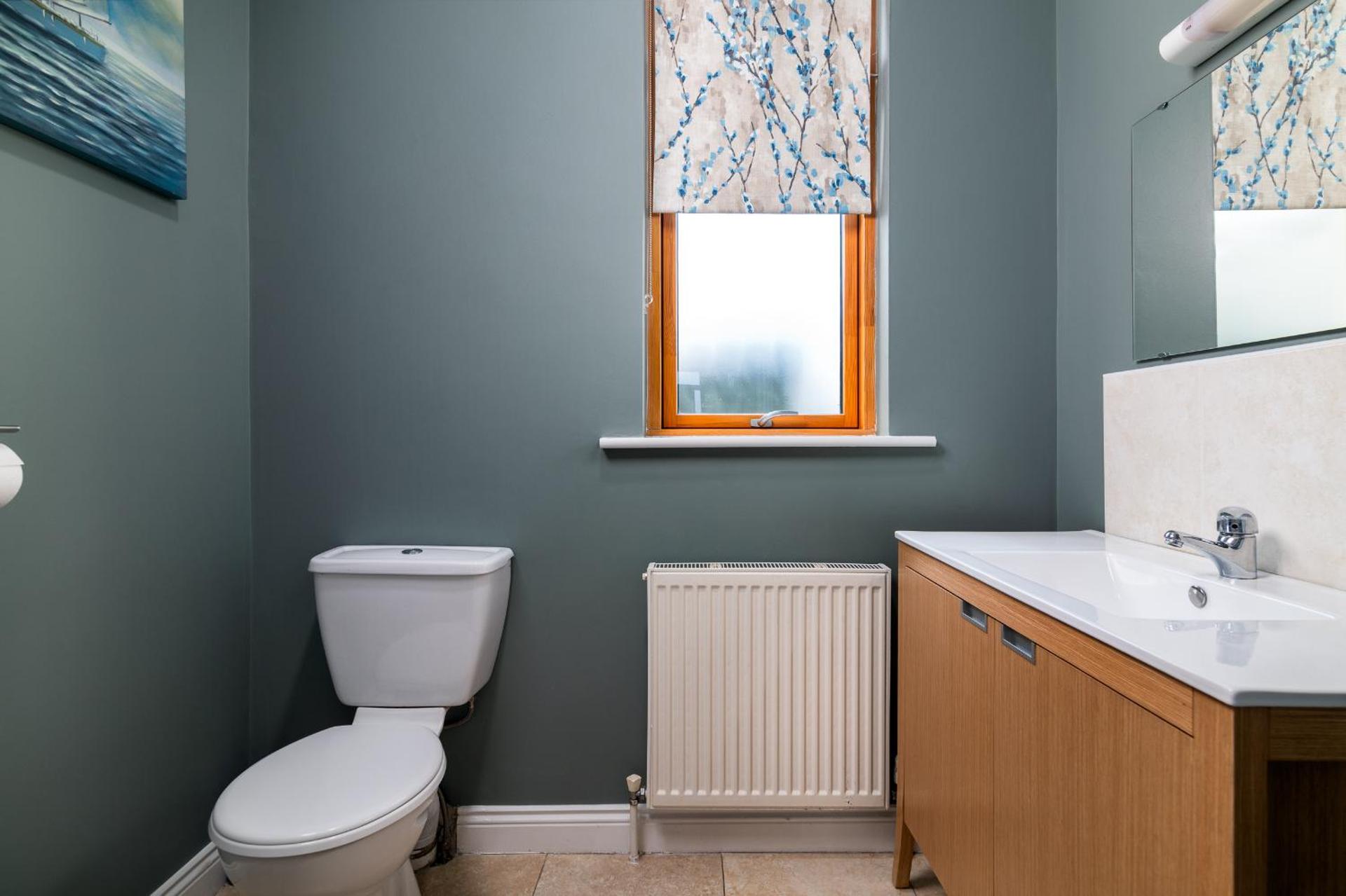 Shannonside - Stylish 5 Bed Marina home & 40ft mooring