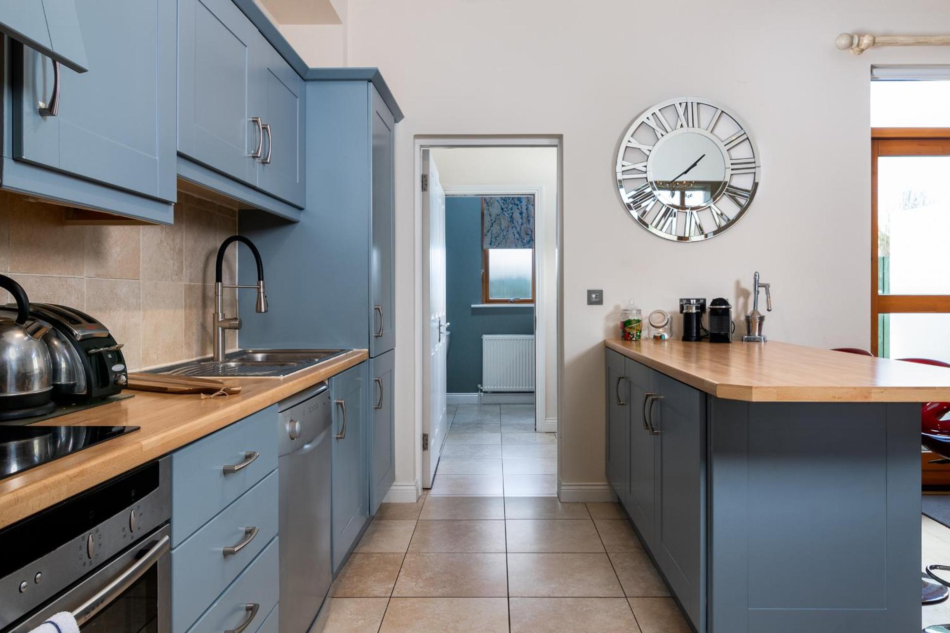 Shannonside - Stylish 5 Bed Marina home & 40ft mooring