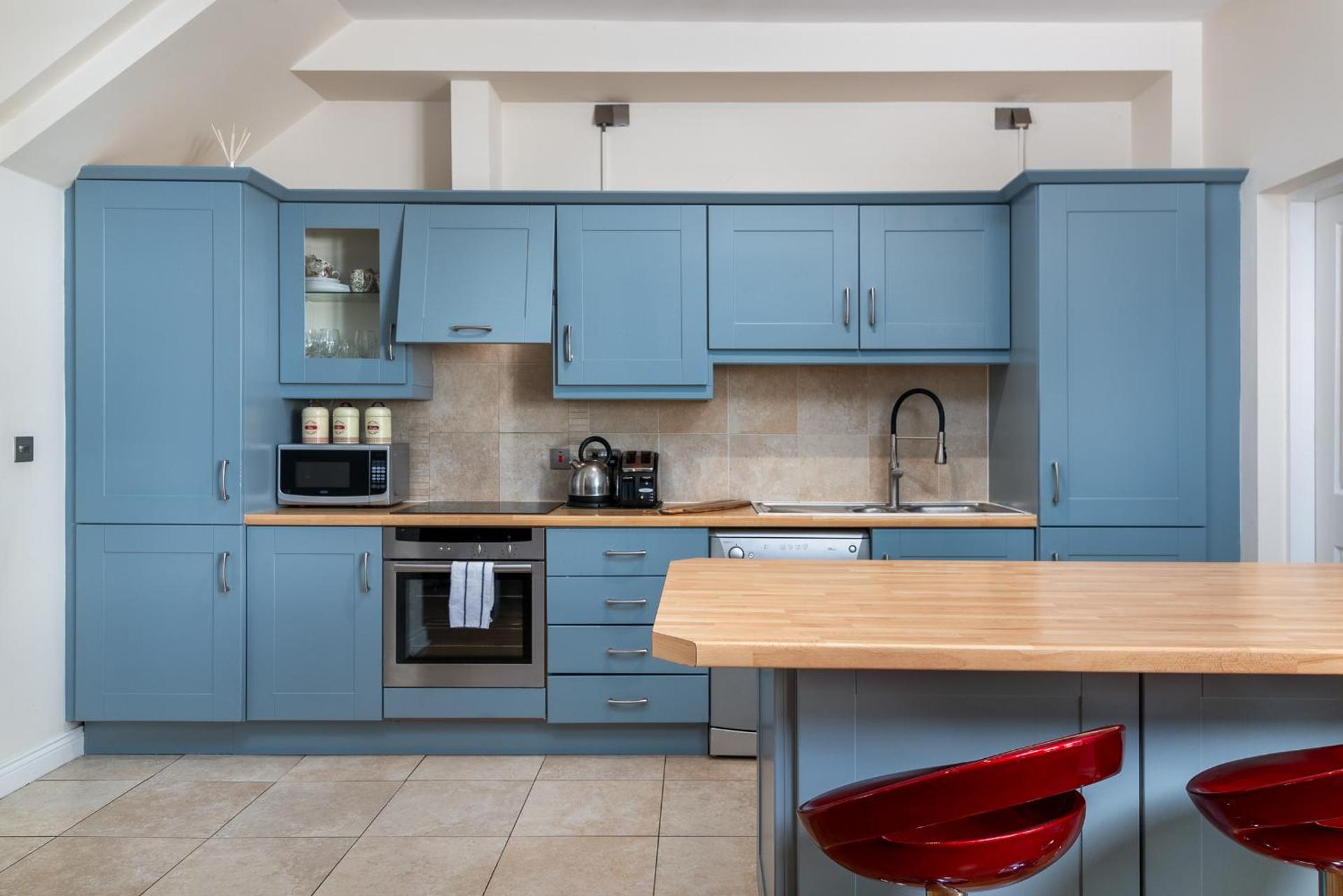 Shannonside - Stylish 5 Bed Marina home & 40ft mooring