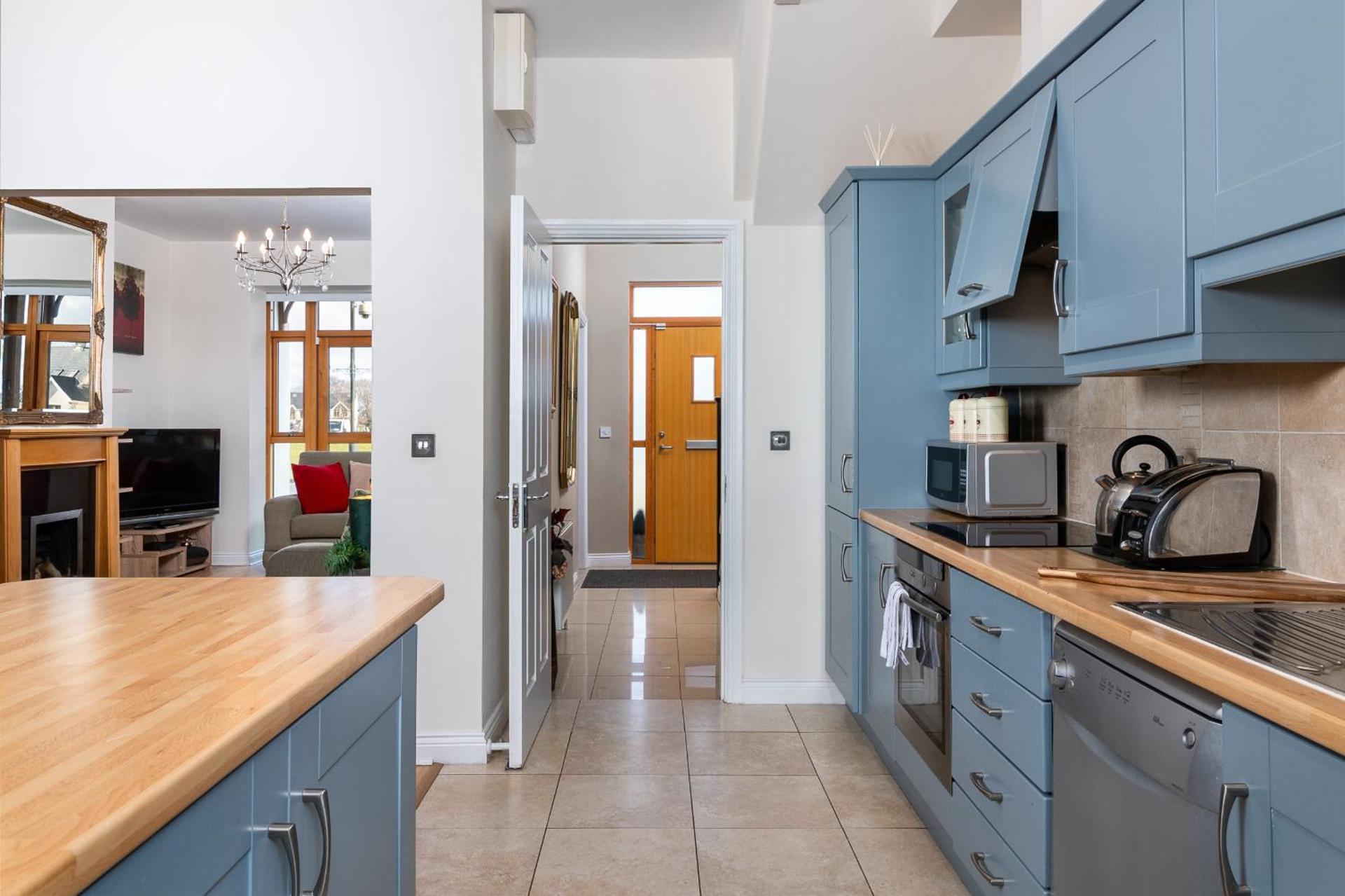 Shannonside - Stylish 5 Bed Marina home & 40ft mooring