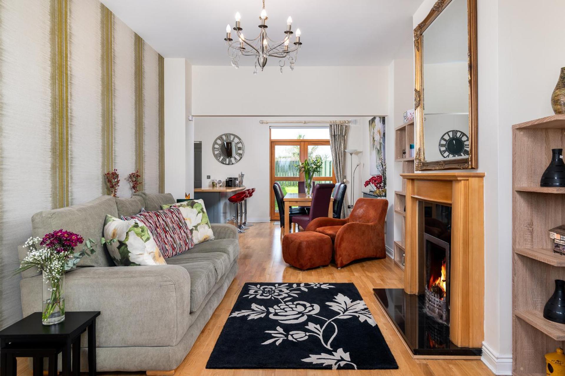 Shannonside - Stylish 5 Bed Marina home & 40ft mooring