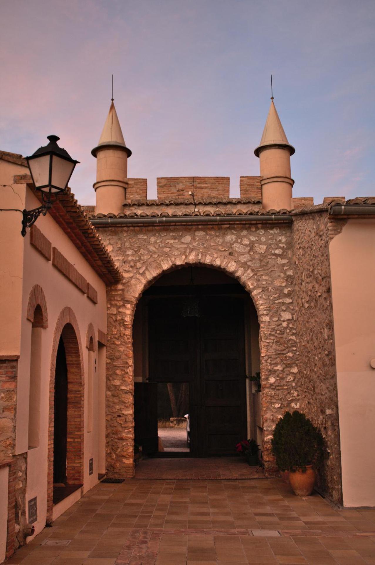 Masia de San Juan - castillo con piscina en plena Sierra Calderona