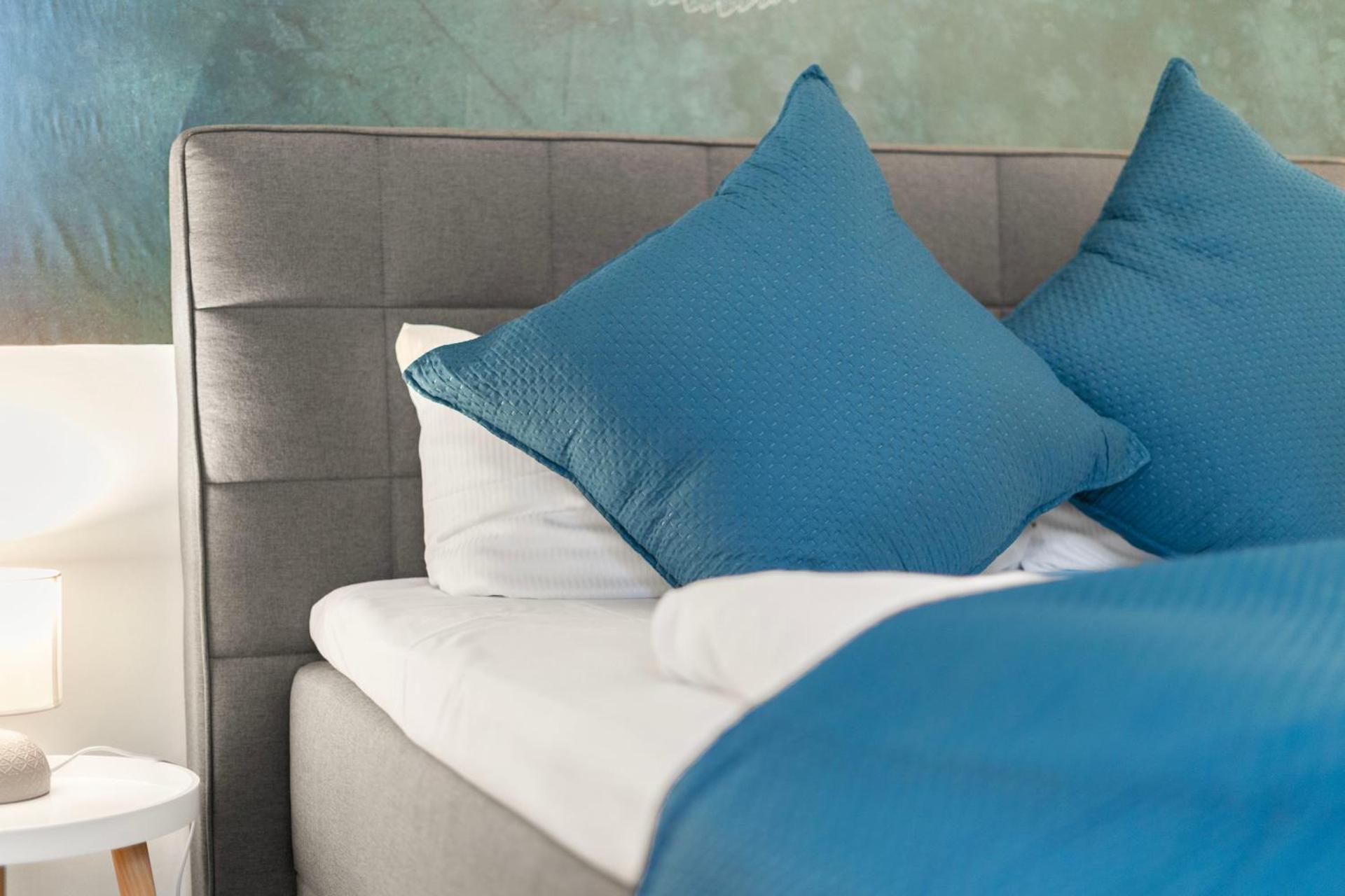 Traumhaft gelegene Altbau-Wohnung im Herzen von Weinheim - Parking