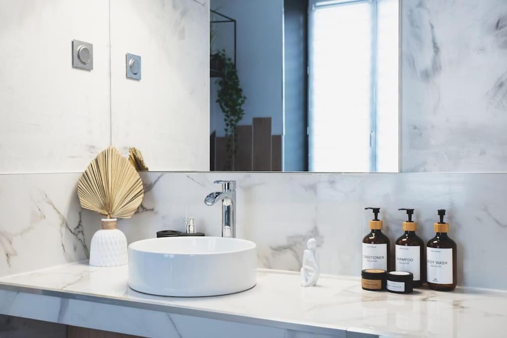 LOVE ROOM, La Douce Angevine