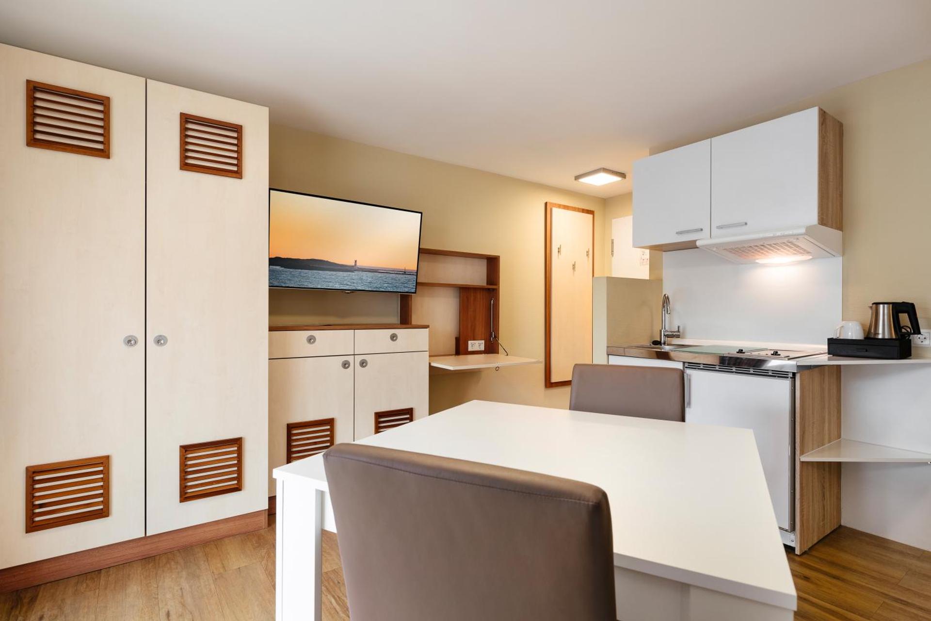 Kitchen or kitchenette