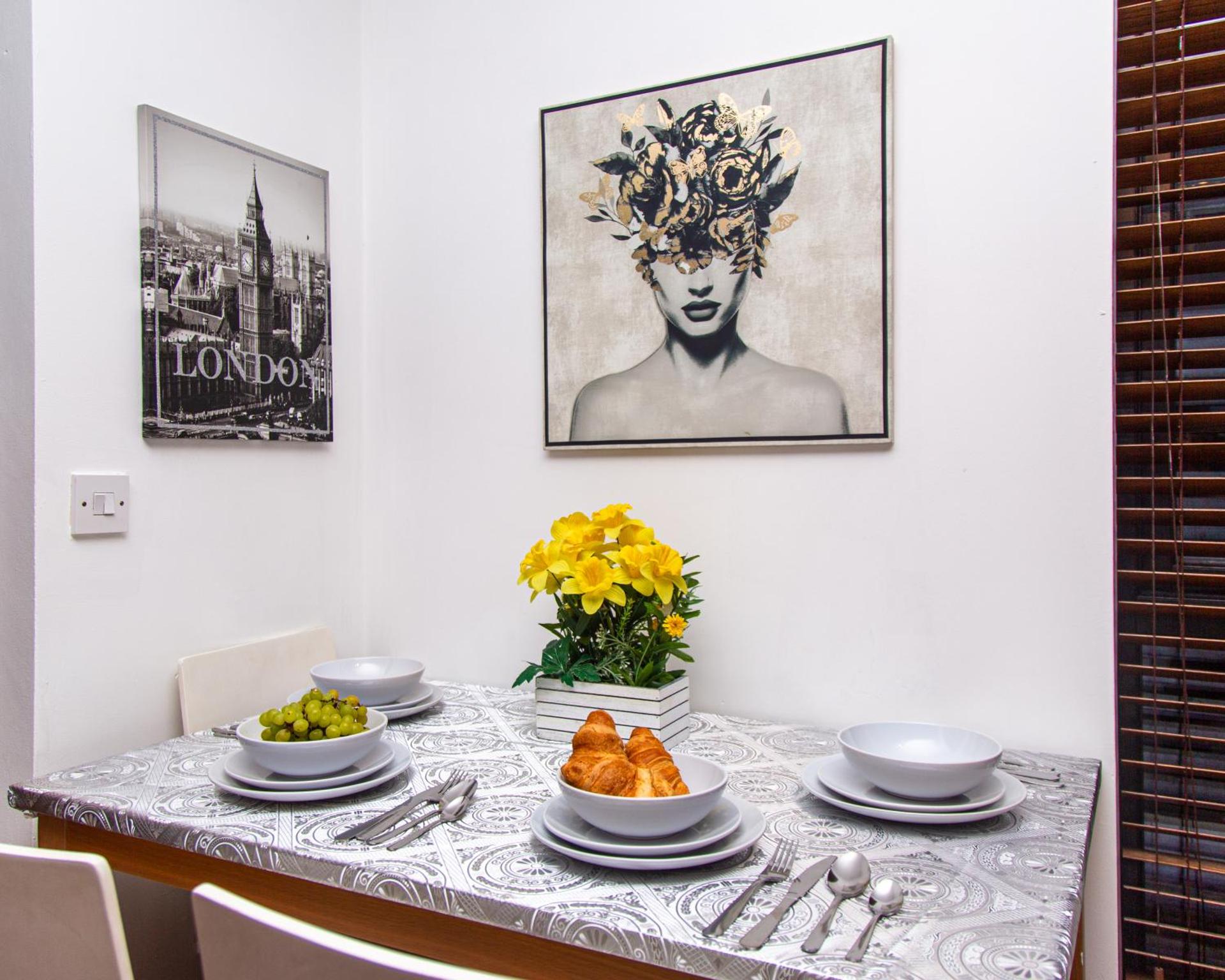 Luxury 3 King Bed Apartment Quayside