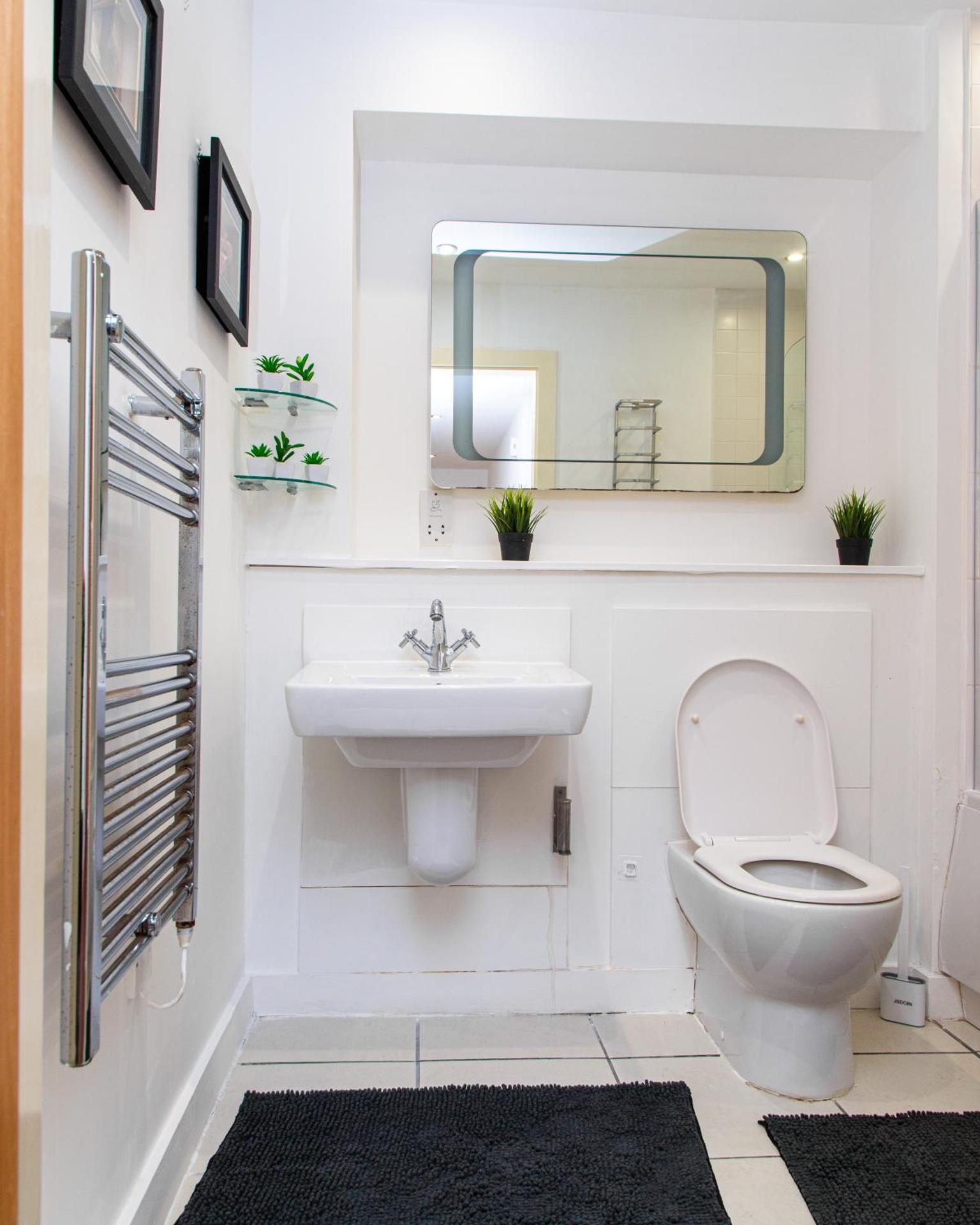 Luxury 3 King Bed Apartment Quayside